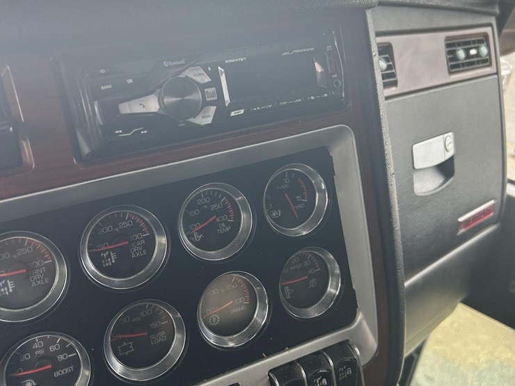2006-kenworth-w900l-image-25