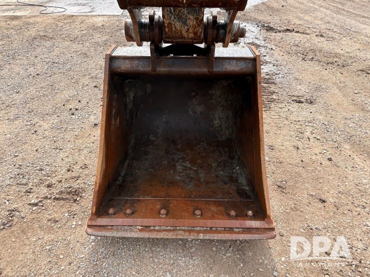 2012-deere-135d-image-19