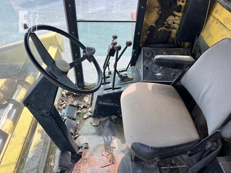 new-holland-tr85-image-56