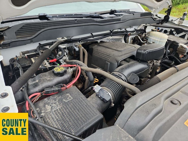 2015-chevrolet-silverado-2500hd-image-25