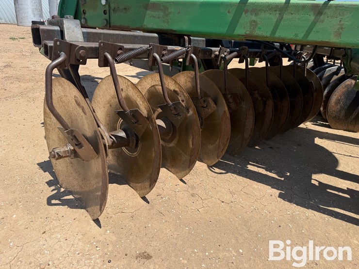 john-deere-235-image-15