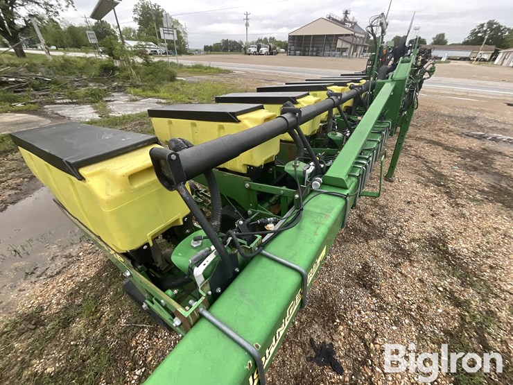 2013-john-deere-1720-image-13