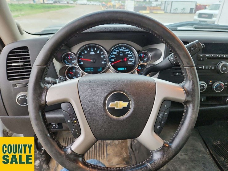 2014-chevrolet-silverado-2500hd-lt-image-11