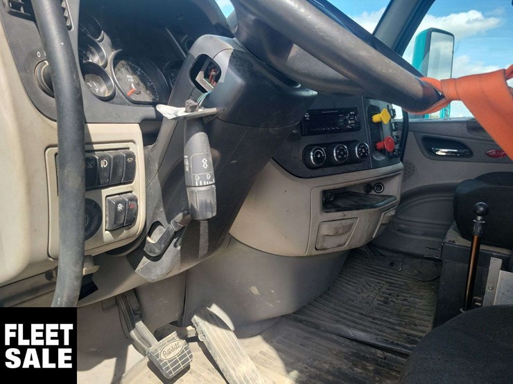 2019-peterbilt-579-image-11