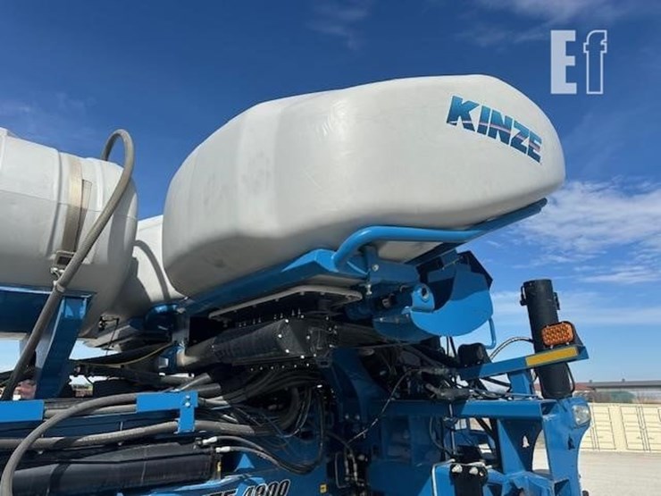 2014-kinze-4900-image-16