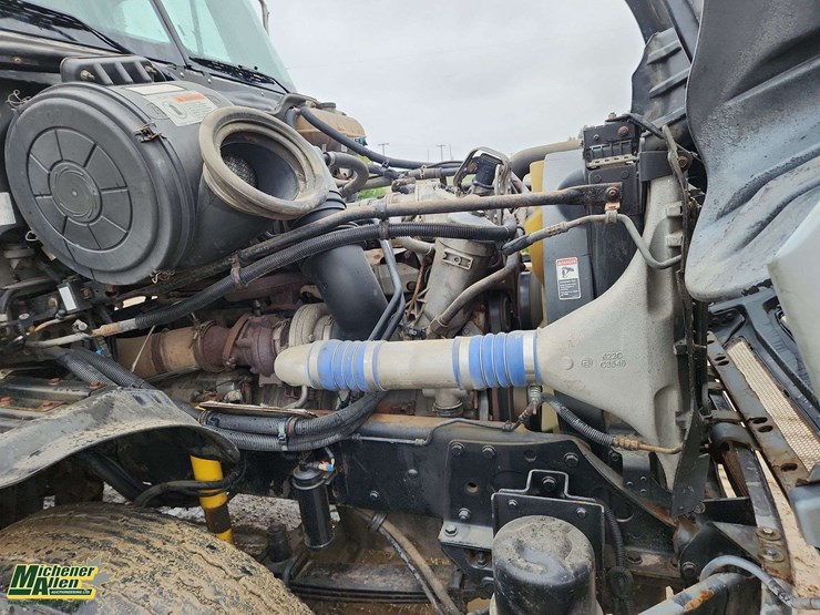 2006-freightliner-columbia-120-image-32