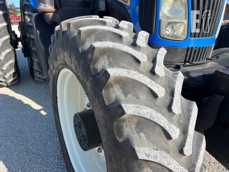new-holland-t8020-image-14