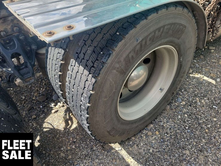 2019-peterbilt-579-image-16