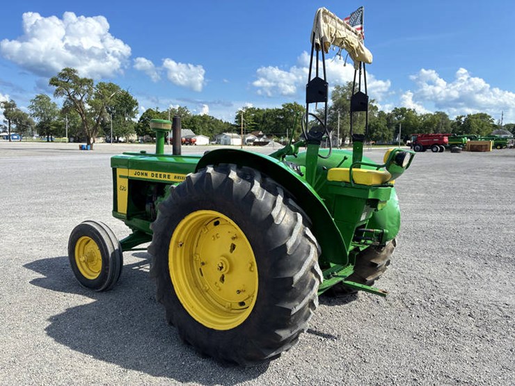 1958-john-deere-820-image-7