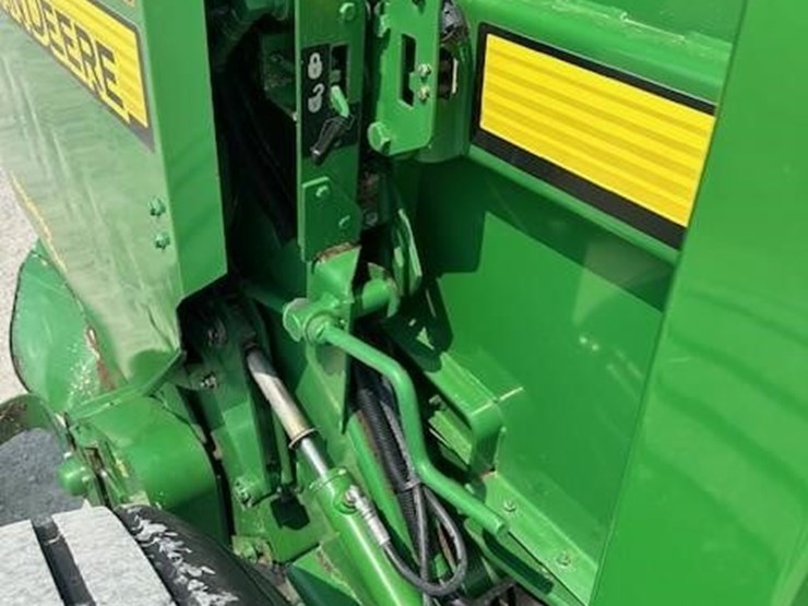 2009-john-deere-568-image-15