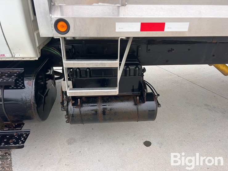 2004-international-durastar-4400-image-16