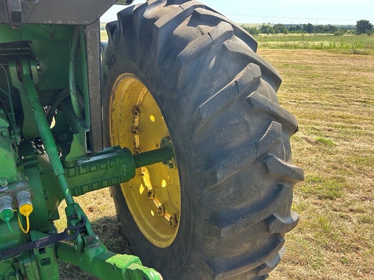 john-deere-4240-image-8