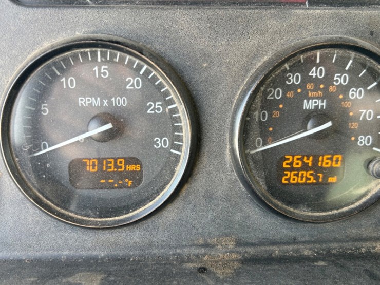 2011-peterbilt-337-image-12
