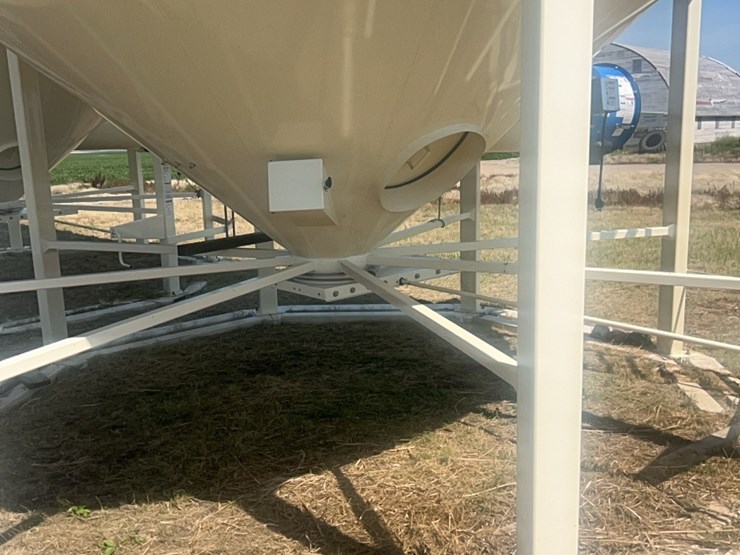 concept-5,000-bushel-hopper-bin,-fully-equipped-with-agi-grainguard-bin-fan-with-7.5-hp-three-phase-electric-motor-image-29
