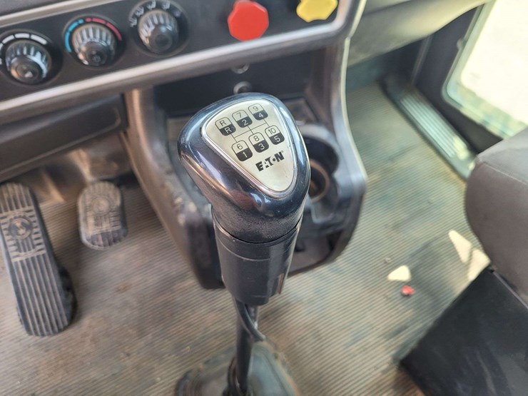 2015-kenworth-t800-image-10