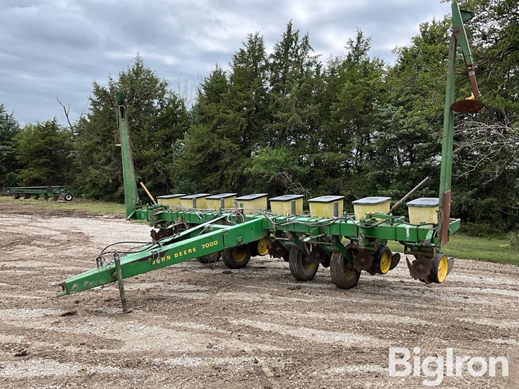 john-deere-7000-image-1