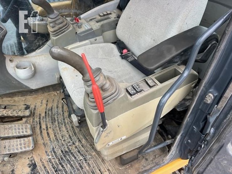 2014-deere-290g-lc-image-40