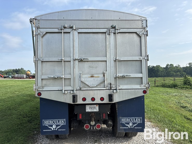 2011-freightliner-cascadia-113-image-6