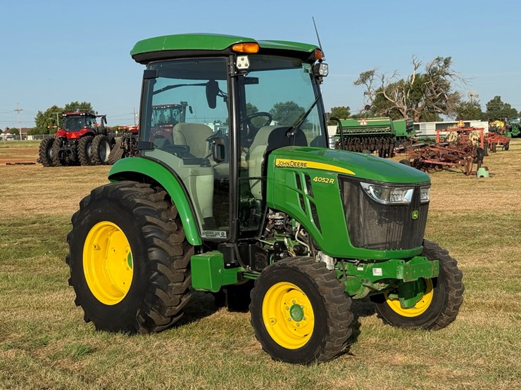 john-deere-4052r-image-1