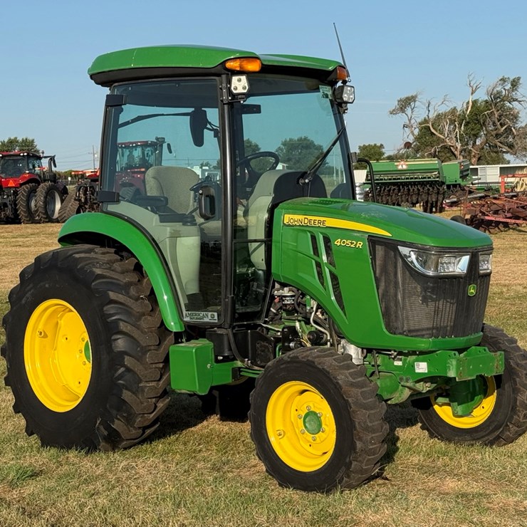 JOHN DEERE 4052R
