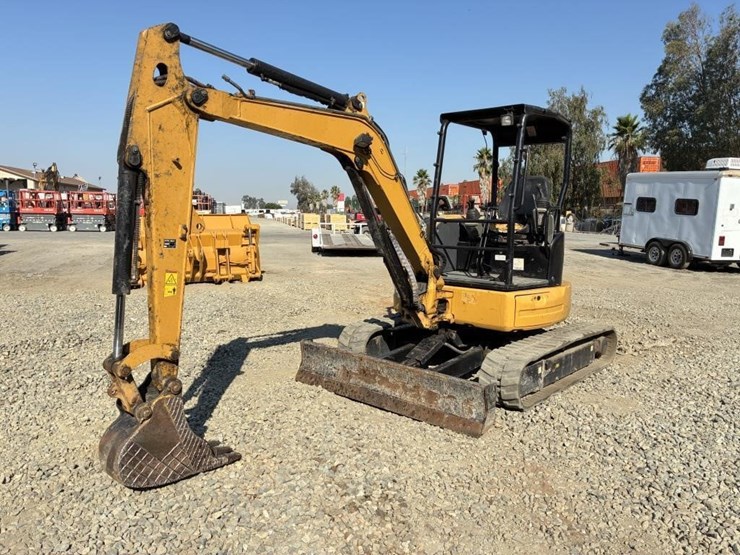 2014-caterpillar-304e2-cr-image-1