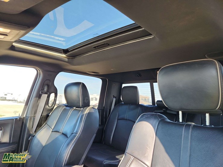2016-ram-1500-laramie-image-12