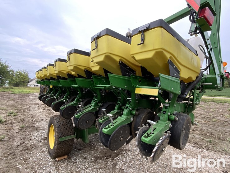 2021-john-deere-1745-image-9