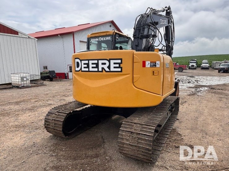 2012-deere-135d-image-11