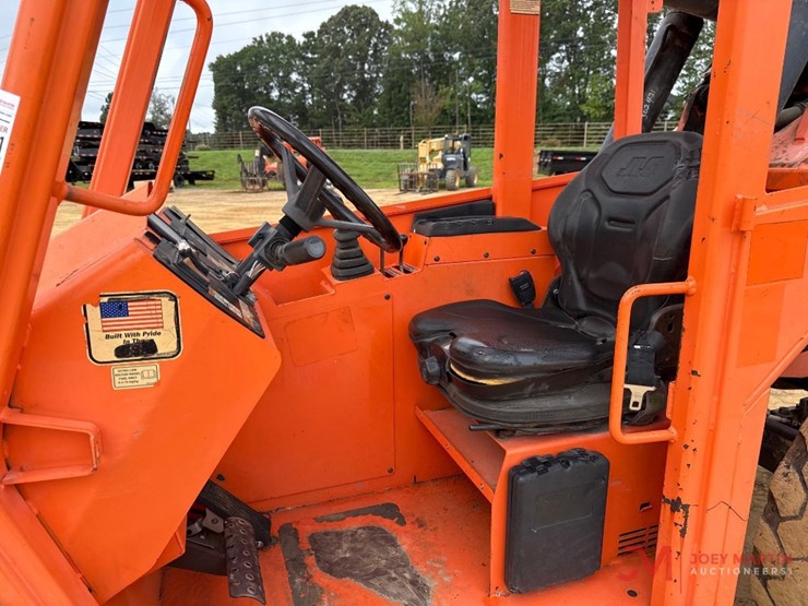 2018-jlg-8042-image-17