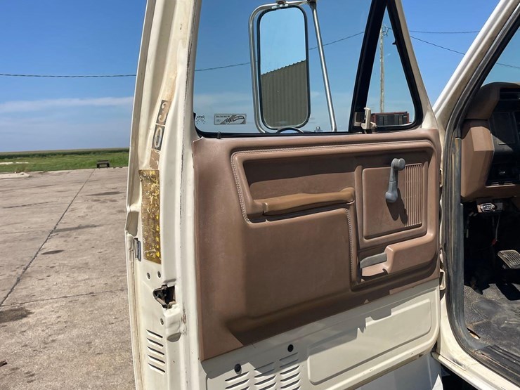 1993-ford-f700-image-35