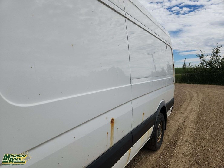2016-mercedes-benz-sprinter-2500-image-39