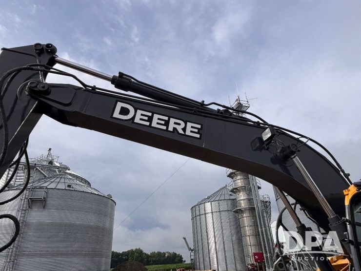 2012-deere-135d-image-24