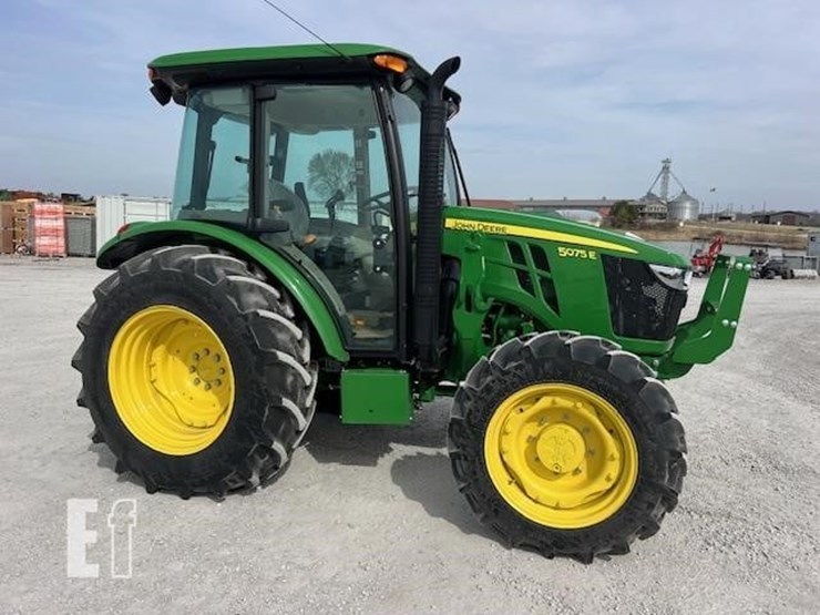 2023-john-deere-5075e-image-2