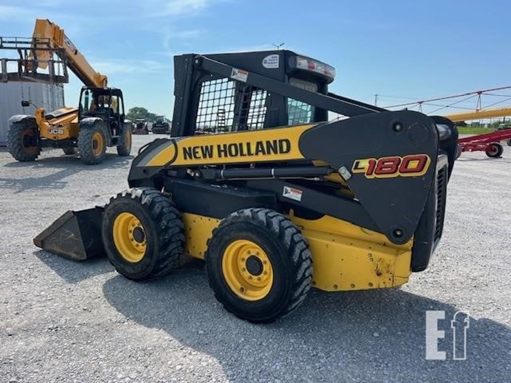 new-holland-l180-image-6