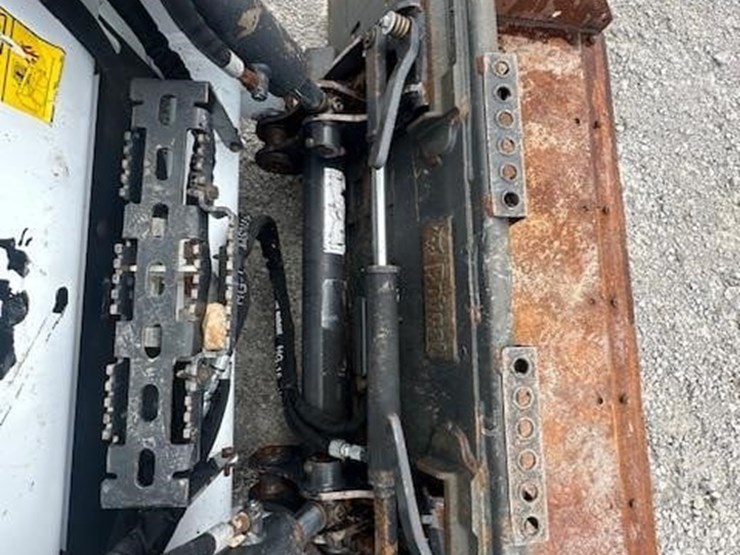 2023-bobcat-t595-image-16