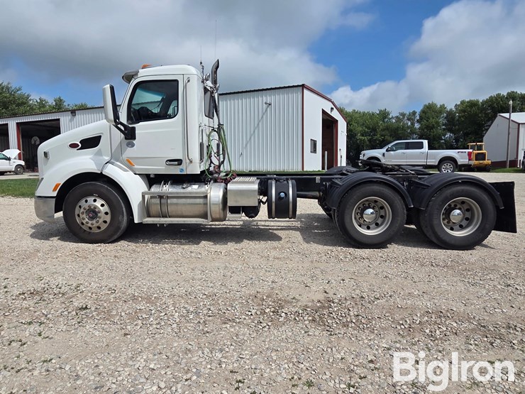 2018-peterbilt-579-image-8