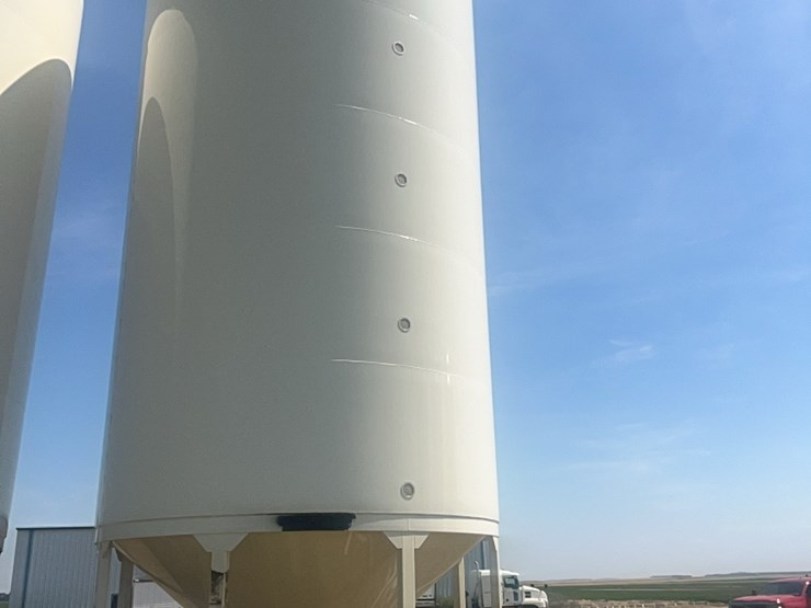 concept-5,000-bushel-hopper-bin,-fully-equipped-with-agi-grainguard-bin-fan-with-7.5-hp-three-phase-electric-motor-image-32