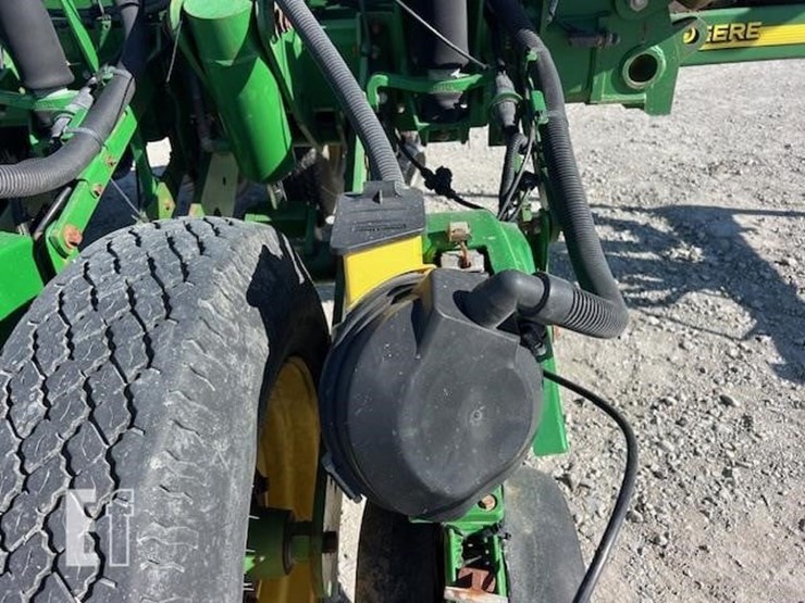 2009-john-deere-1770nt-image-27