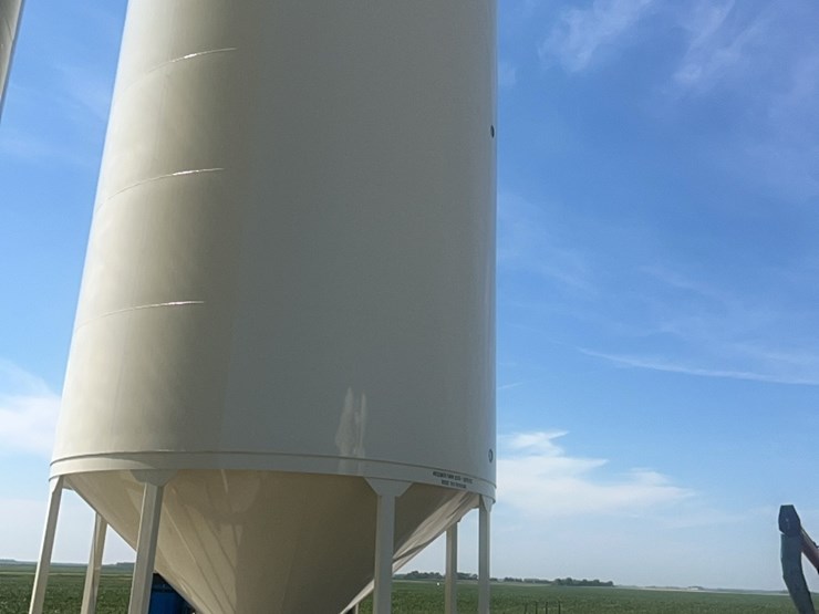 concept-7,500-bu.-hopper-bin-with-agi-grainguard-bin-fan,-10-hp-3-phase-electric-motor-image-13