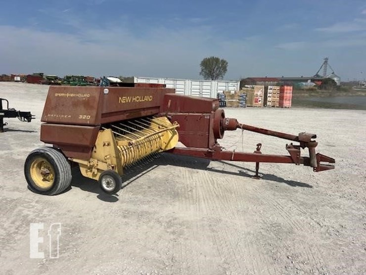 new-holland-320-image-2