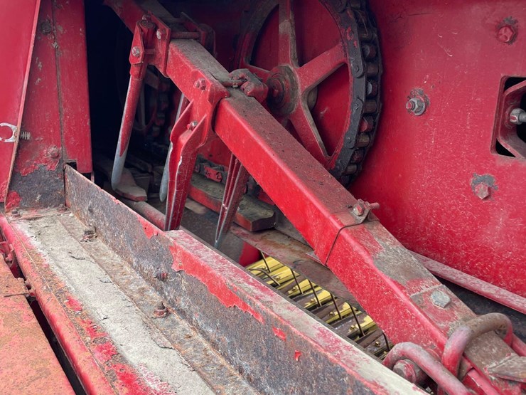 new-holland-311-image-52