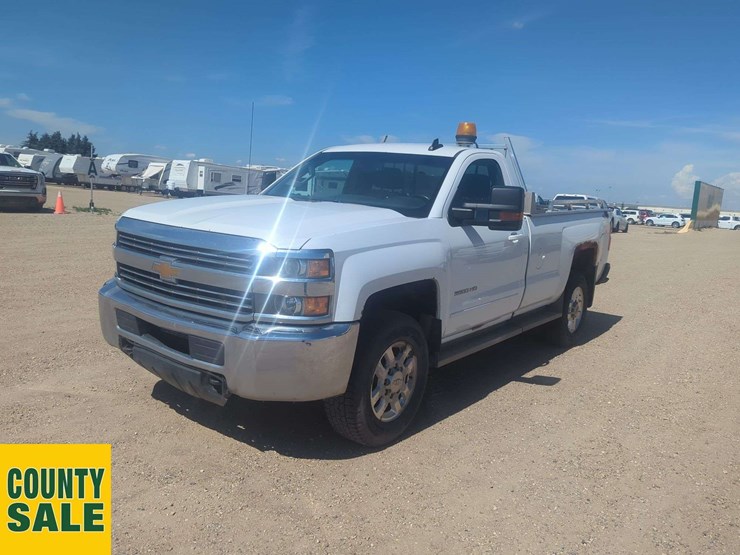 2015-chevrolet-silverado-3500hd-image-15