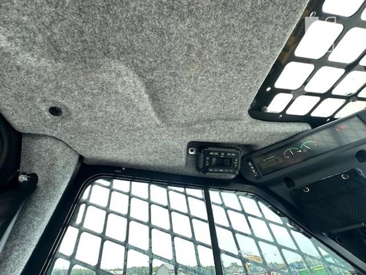 2022-deere-333g-image-31