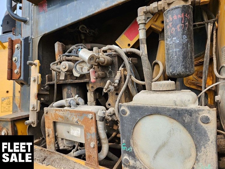 2013-deere-850j-image-28