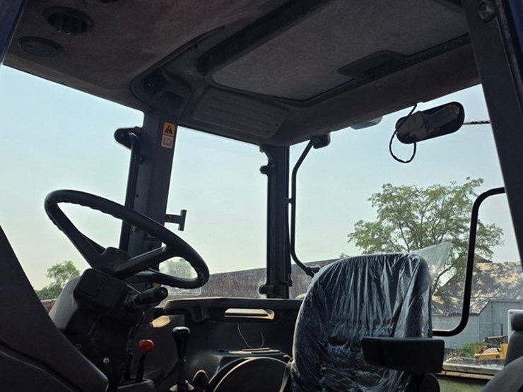 new-holland-ts100-image-49