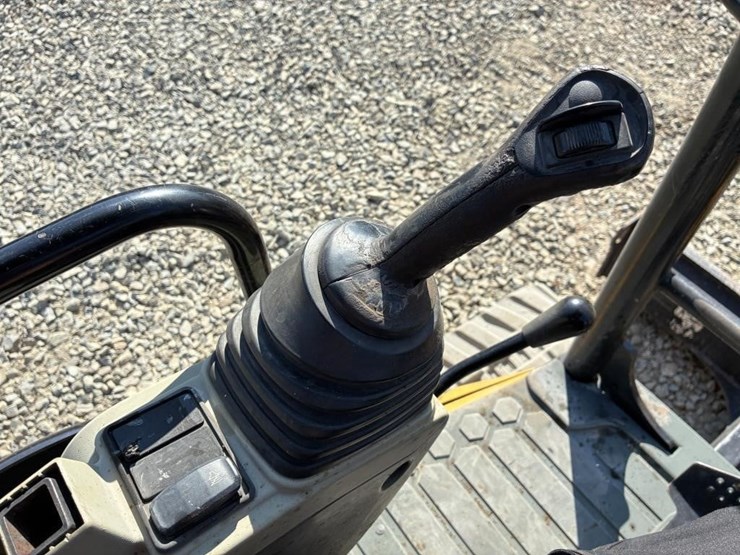 2014-caterpillar-304e2-cr-image-16