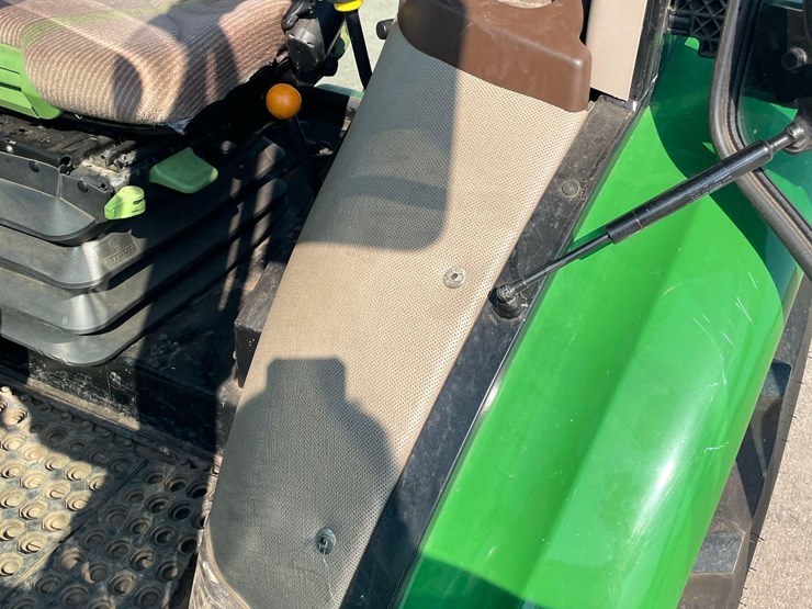 2015-john-deere-6115d-image-34
