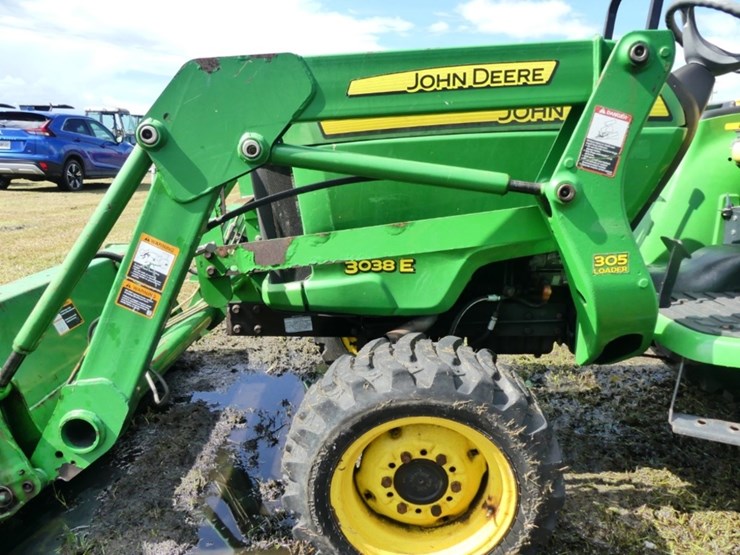 john-deere-3038e-image-9