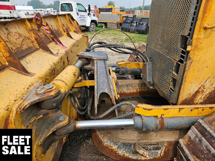 2013-deere-850j-image-16