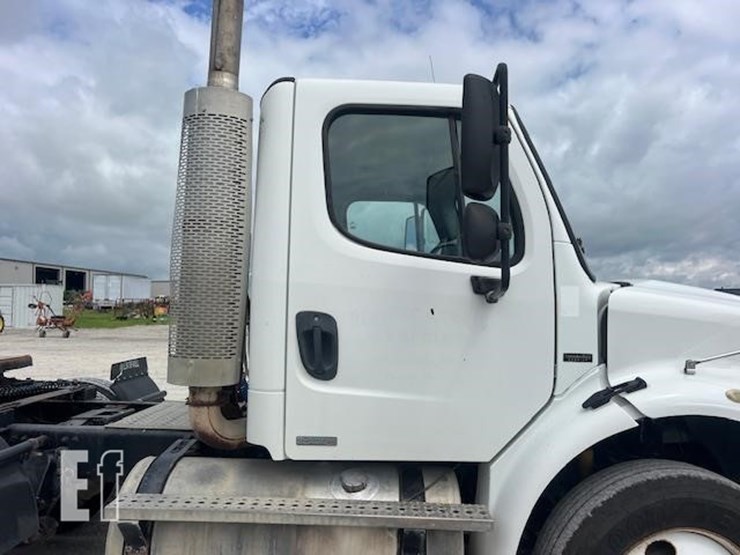 freightliner-business-class-m2-112-image-20